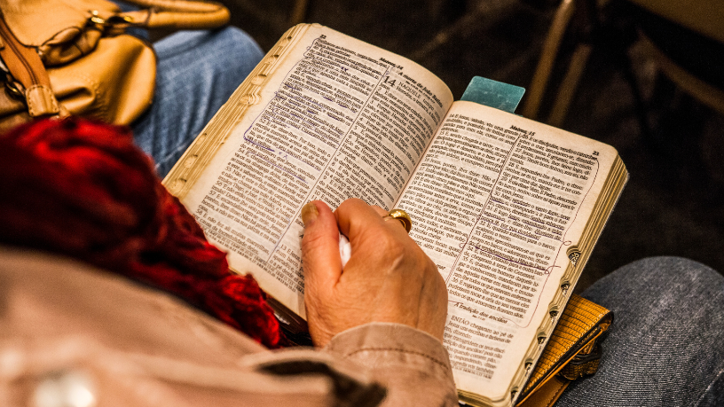 Para Pe. Dr. Jose Eduardo de Oliveira e Silva, o silêncio da oração contemplativa é caminho de encontro profundo com Deus.